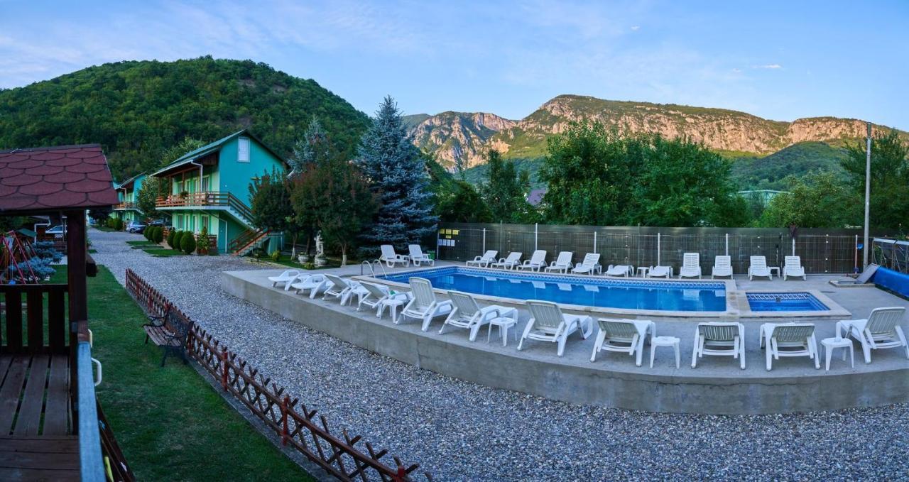 Pension Charisma Бэиле-Еркулане Экстерьер фото